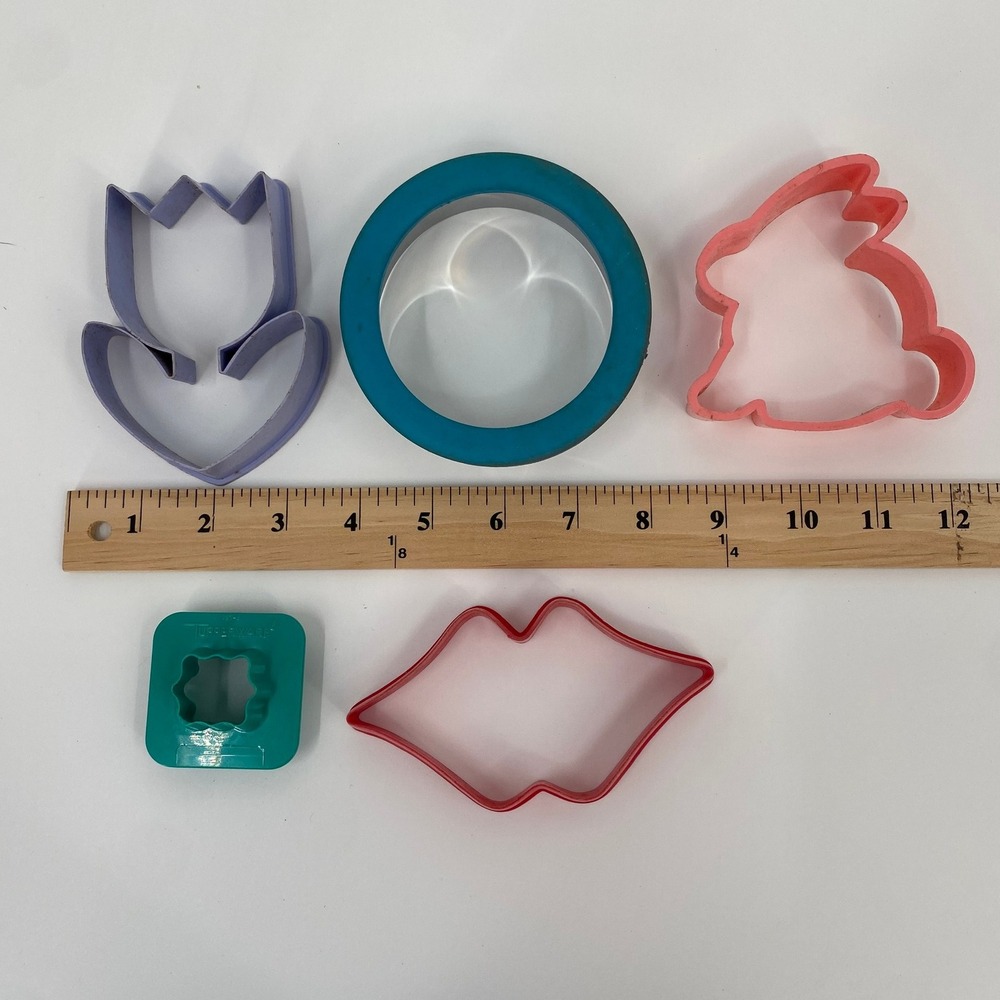 Lot of 5 Cookie Cutters Fun Shapes, Easter, Flower,‎ Lips, Circle, Craft Baking